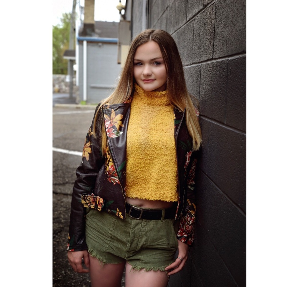 Meet your Posher, Chloe and Maddy